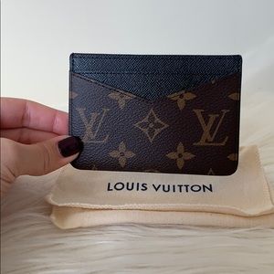 Authentic! Louis Vuitton card case! Like new!